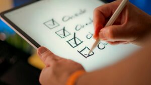 checklist als visuele metafoor voor cyberverzekering mkb vereisten 2026