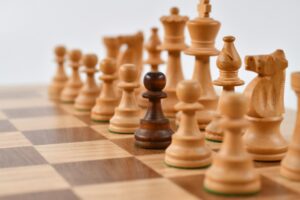 chess pieces als visuele metafoor voor red team pentest verschil mkb wanneer kiezen